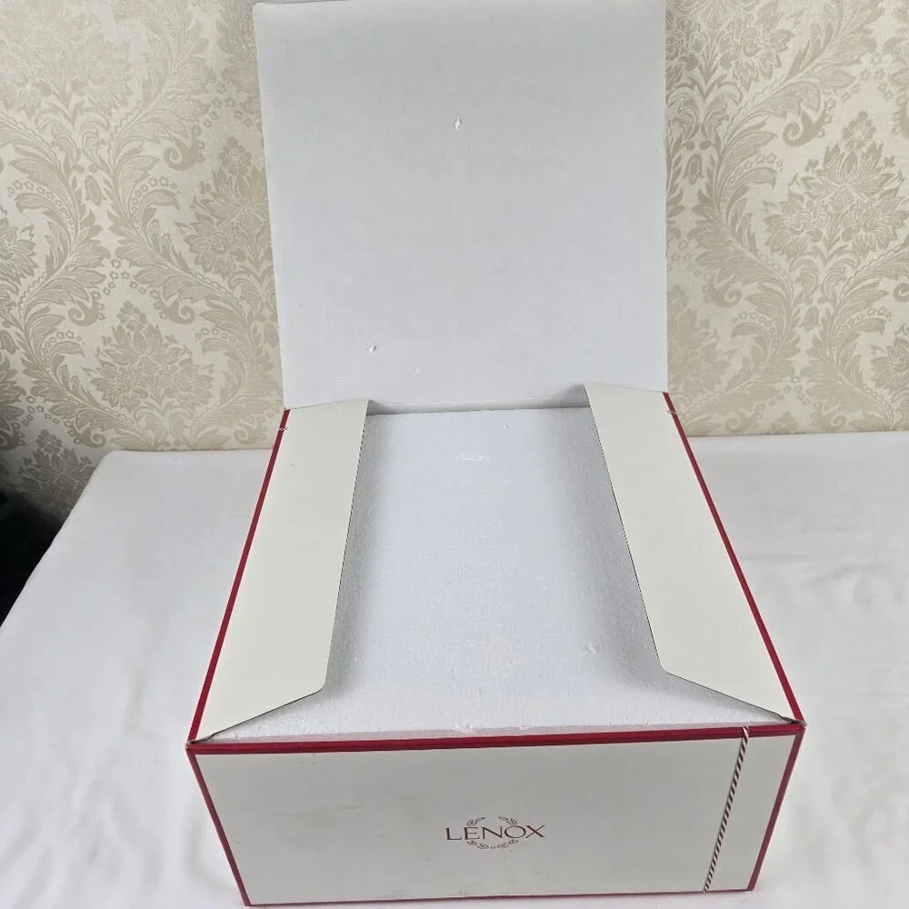 Lenox Holiday Open Weave Bread Basket Porcelain Cream Holly & Berries IOB
